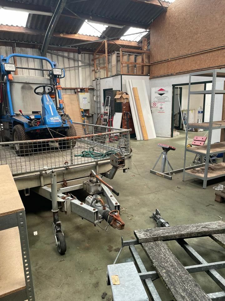   A VENDRE - LOCAL D'ACTIVITE- CROZON 