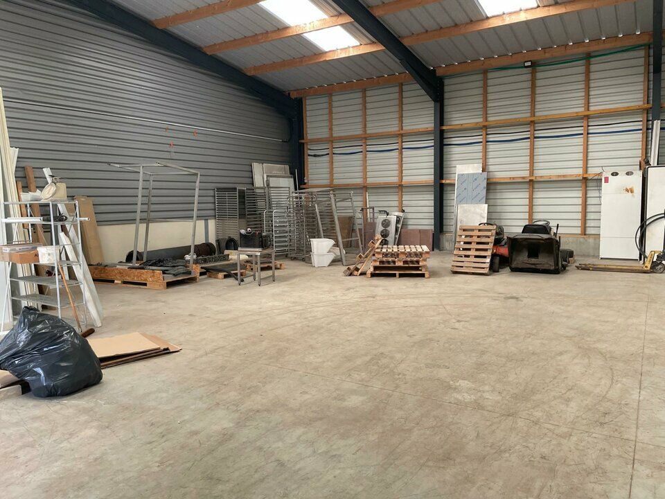 A LOUER- LOCAL D'ACTIVITE-SAINT MARTIN DES CHAMPS