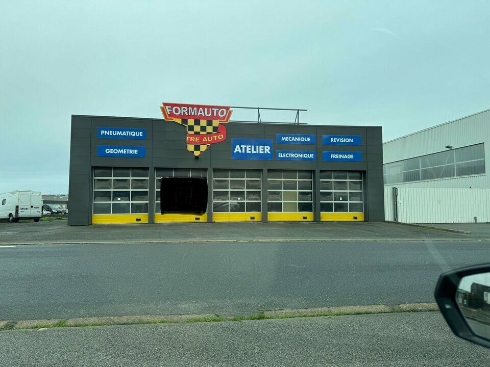 Vente local commercial 499 m² divisibles à partir de 152 m²