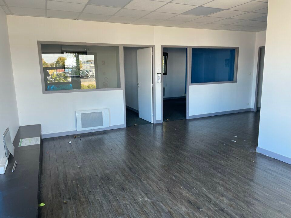 Location local d''activites 250 m² non divisibles