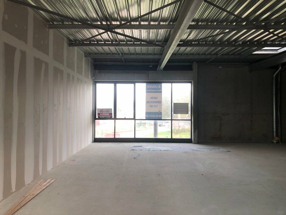 LOCATION - LESNEVEN - BUREAUX - LOCAL COMMERCIAL 135 m2