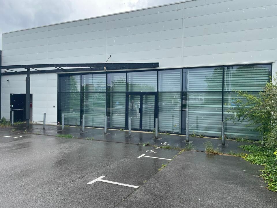 Vente local commercial 300 m² non divisibles