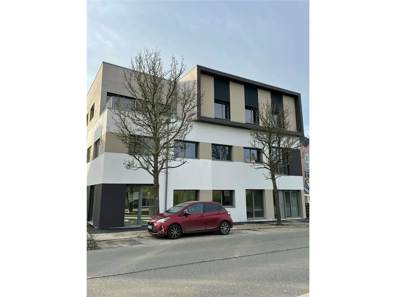 A LOUER - BUREAUX NEUFS - SAINT RENAN 