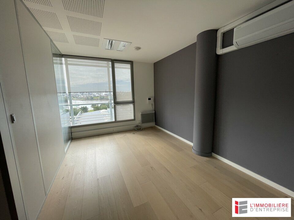 BUREAUX AMENAGES - VUE SUR LA RADE