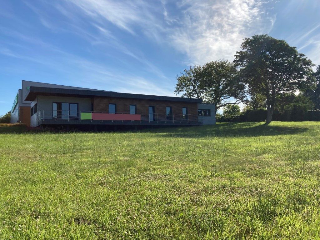 Vente local d''activites 900 m² non divisibles