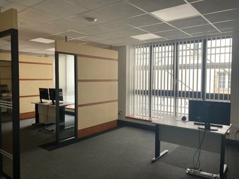 Location bureaux 300 m² non divisibles