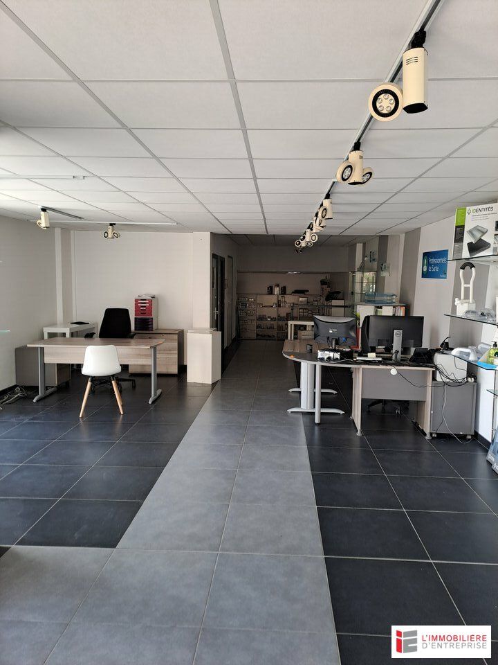 LOCATION – LOCAL COMMERCIAL – 413 M² – FOUGÈRES
