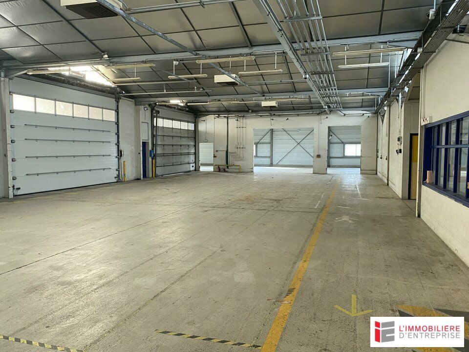 Location local d''activites 1646 m² non divisibles