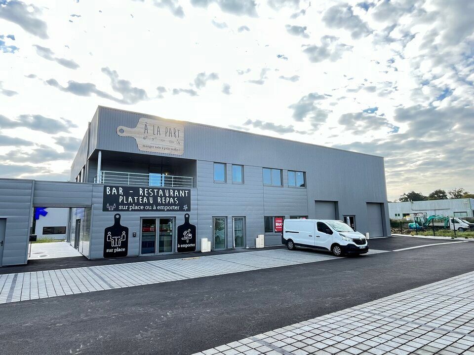 Vente local commercial 300 m² non divisibles