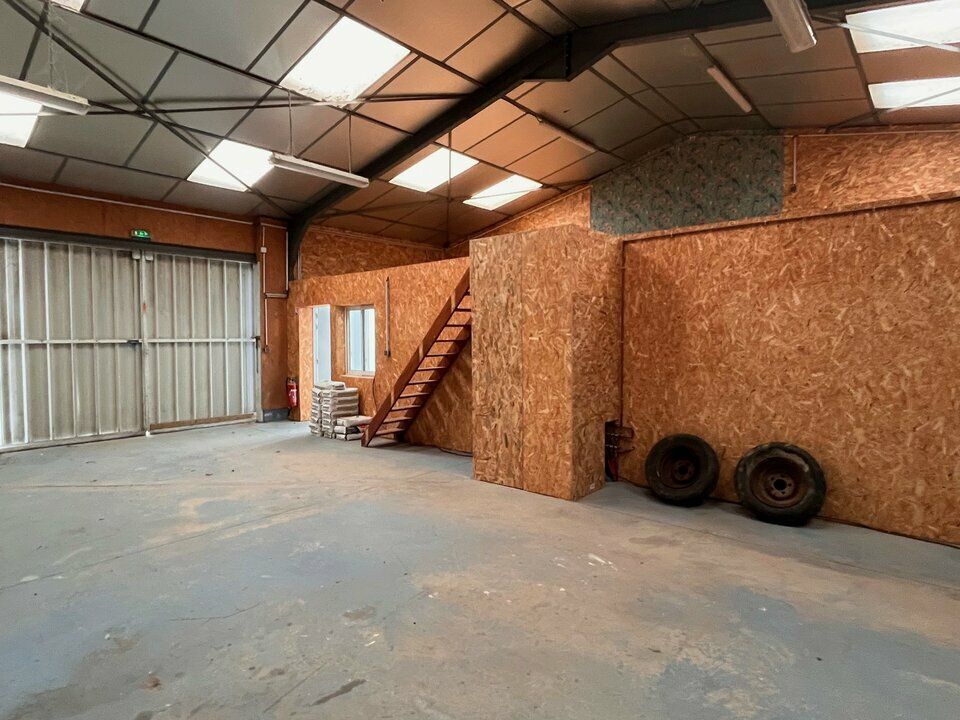 Location local d''activites 110 m² non divisibles