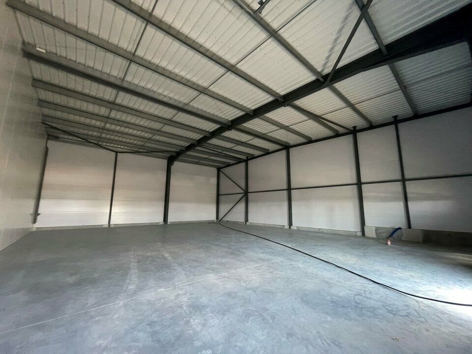 Local d'activité à louer – 300 m² à THEIX