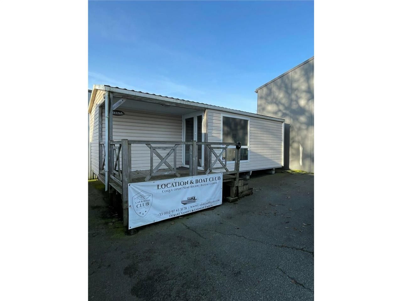 A LOUER - BATIMENT INDUSTRIEL - ST AVE