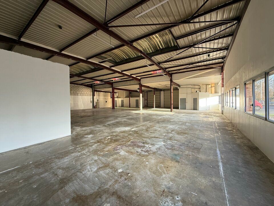 Location local d''activites 1044 m² non divisibles