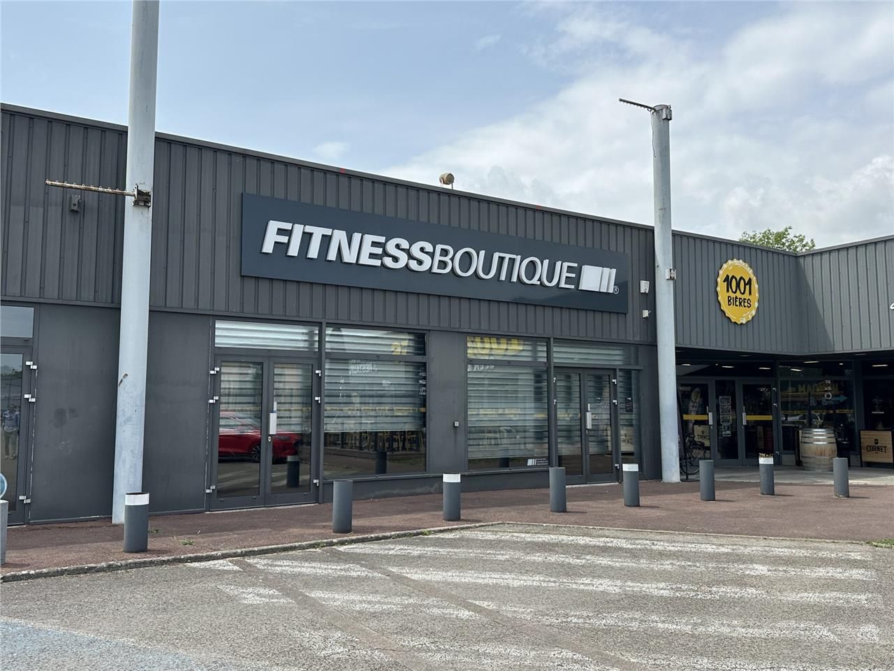 Location local commercial 214 m² à Pont-Sainte-Marie