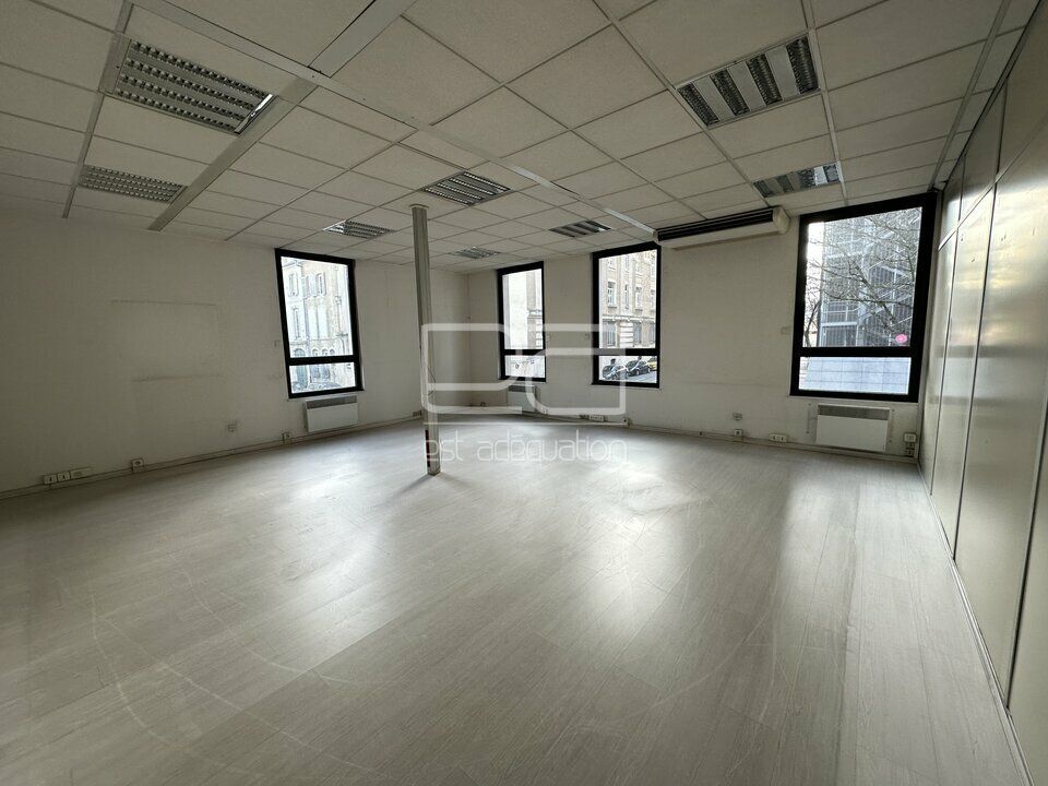 Location bureaux 655.1 m² divisibles à partir de 155.7 m²