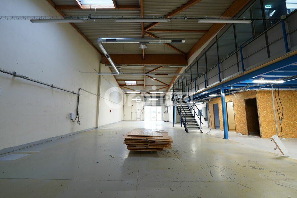 LOCAL D'ACTIVITE A LOUER - 583 m² - DECINES CHARPIEU