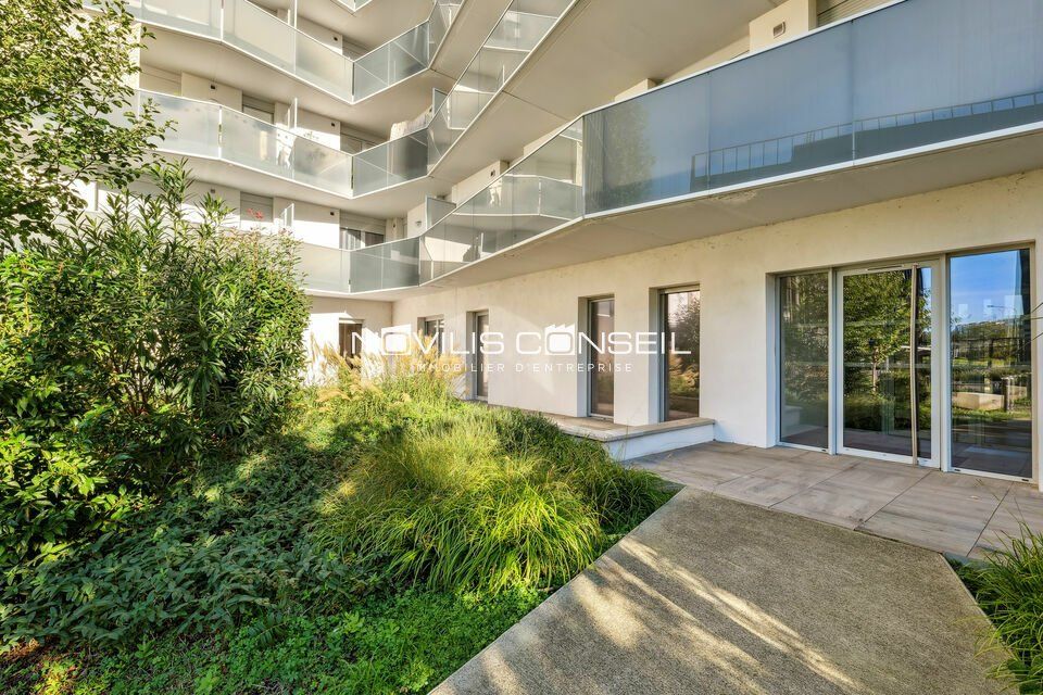 Location local professionnel 275 m² non divisibles