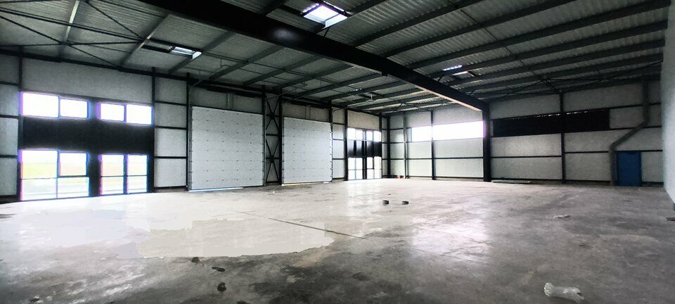 Location local d''activites 572 m² divisibles à partir de 286 m²