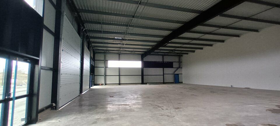 Local neuf proche d'axes - Emplacement stratégique.