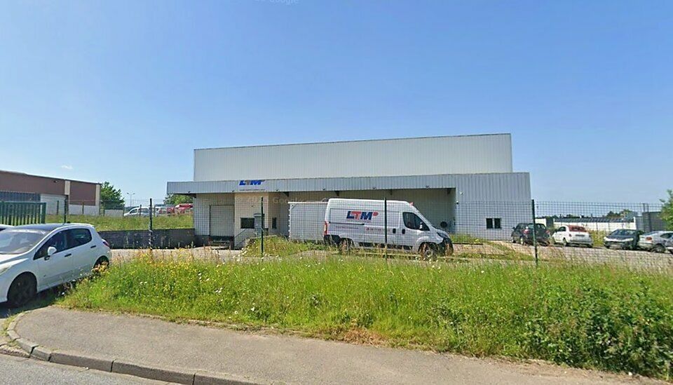 Location local d''activites 1700 m² non divisibles