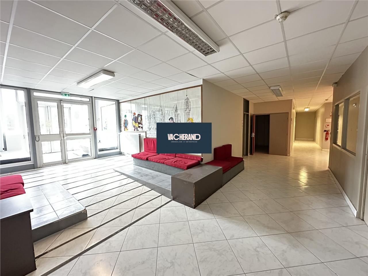 Location local commercial 1200 m² à Lille