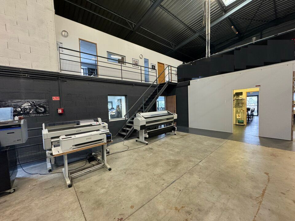 SORIGNY ZONE LA GRANGE BARBIER ENTREPOT A VENDRE 750 M² TERRAIN CLOS