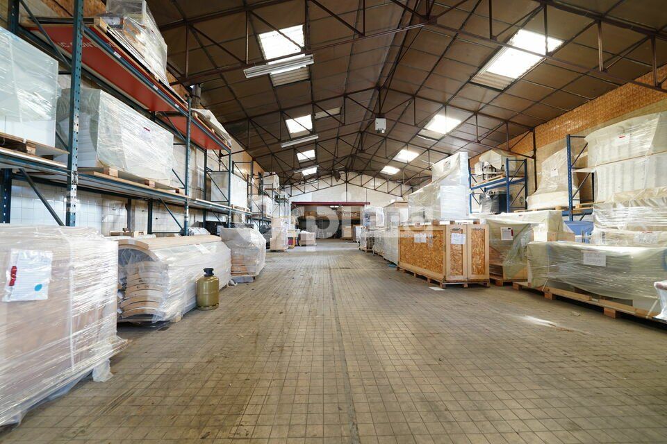 Vente local d''activites 1600 m² non divisibles