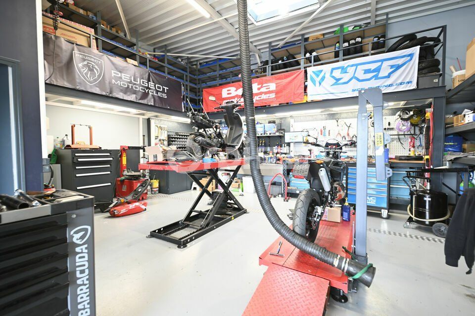 LOCAL COMMERCIAL A LOUER - 169 m² - CHATENOY EN BRESSE