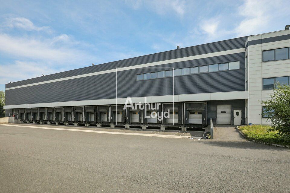 Location local d''activites 6897 m² non divisibles