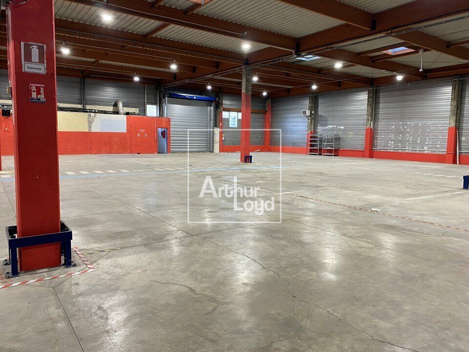 MONTGERON - BATIMENT INDEPENDANT A LOUER