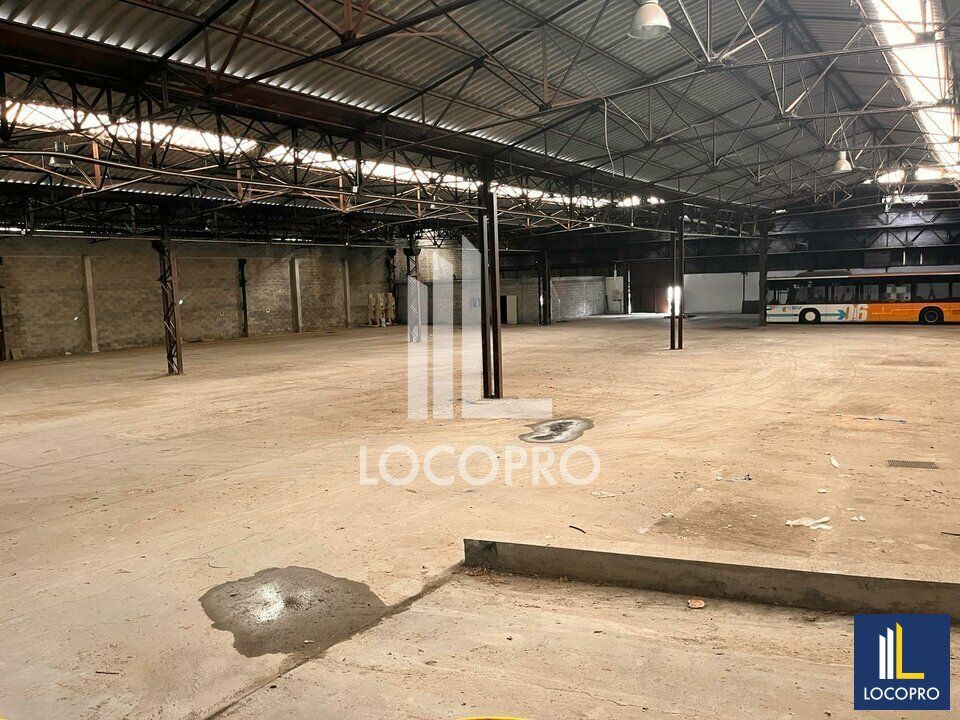 Location local d''activites 3269 m² non divisibles