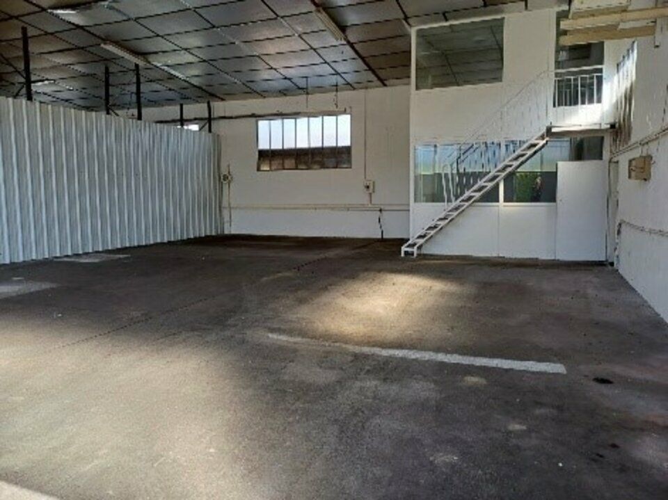 Location local d''activites 150 m² non divisibles