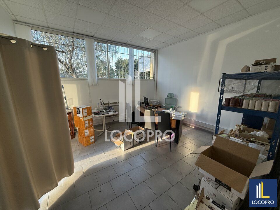 Location local d''activites 152 m² non divisibles