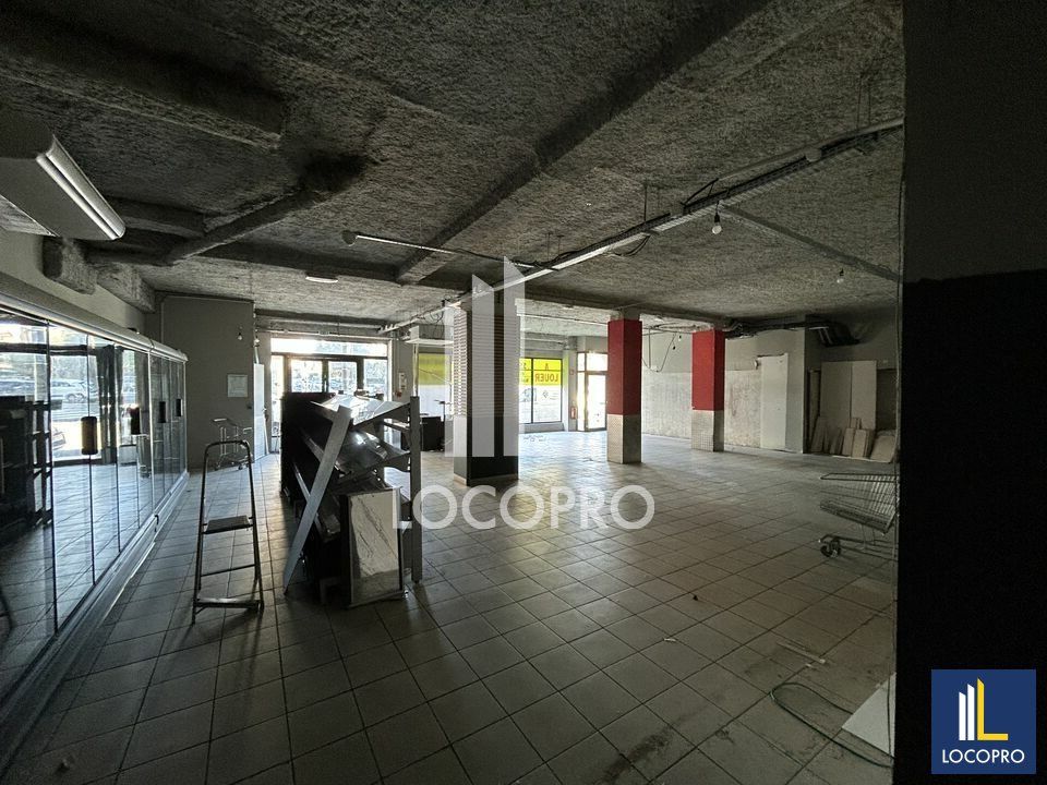 A LOUER - LOCAL COMMERCIAL - 195 M2 - ANTIBES