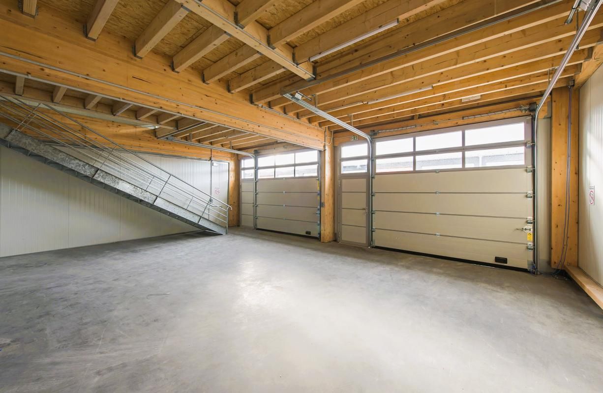 Location entrepôts 192 m² non divisibles