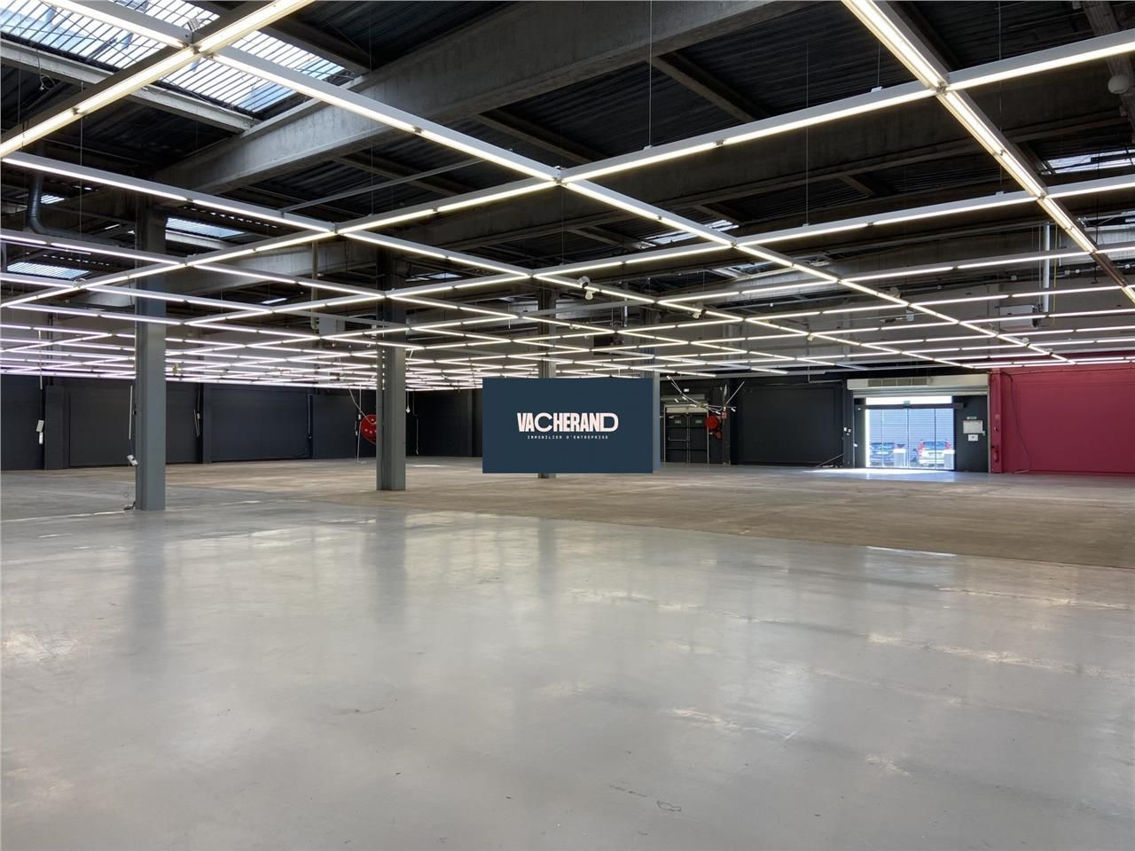 Location local commercial 1500 m² à Capinghem