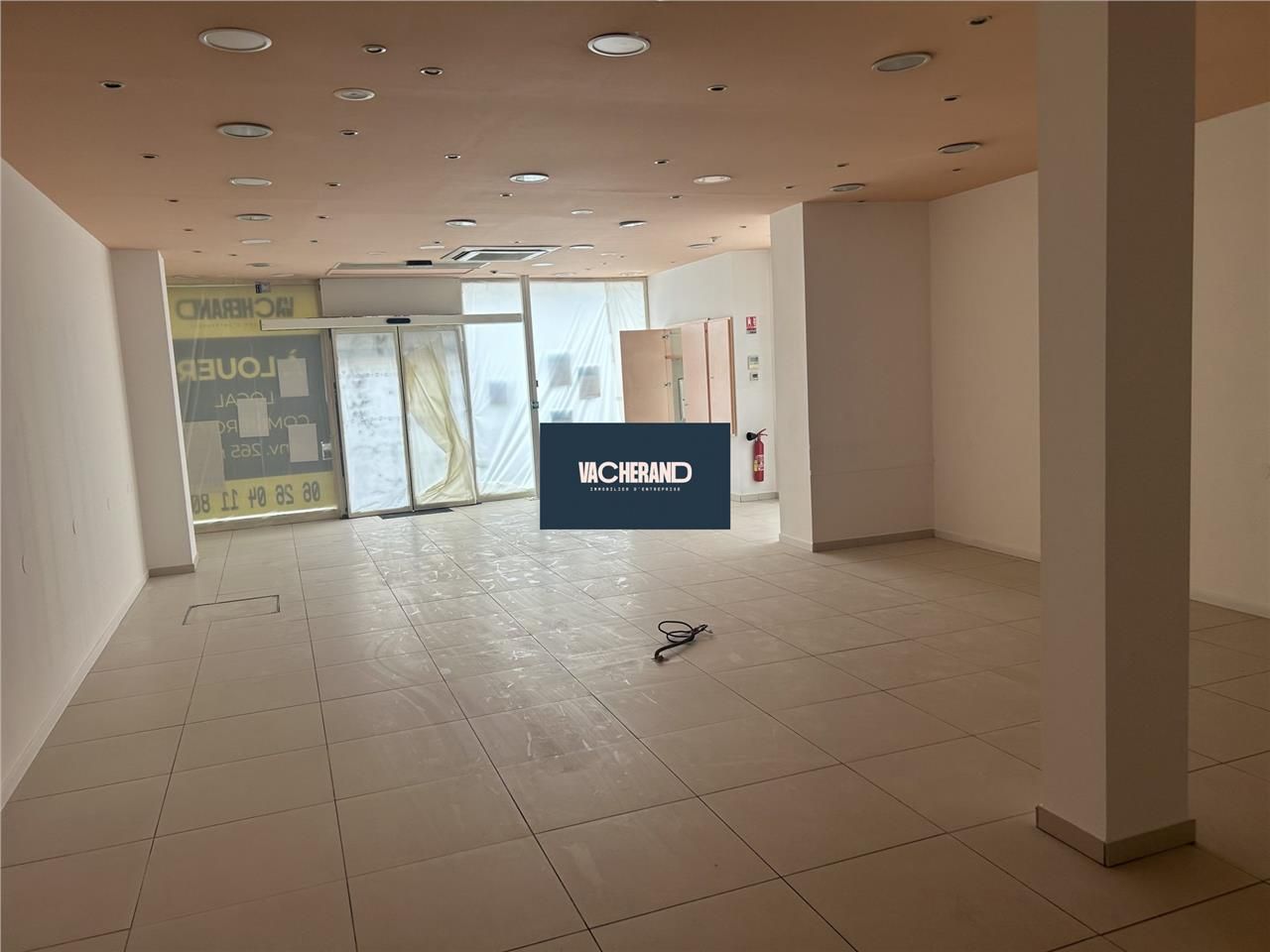 Location local commercial 265 m² à Lille