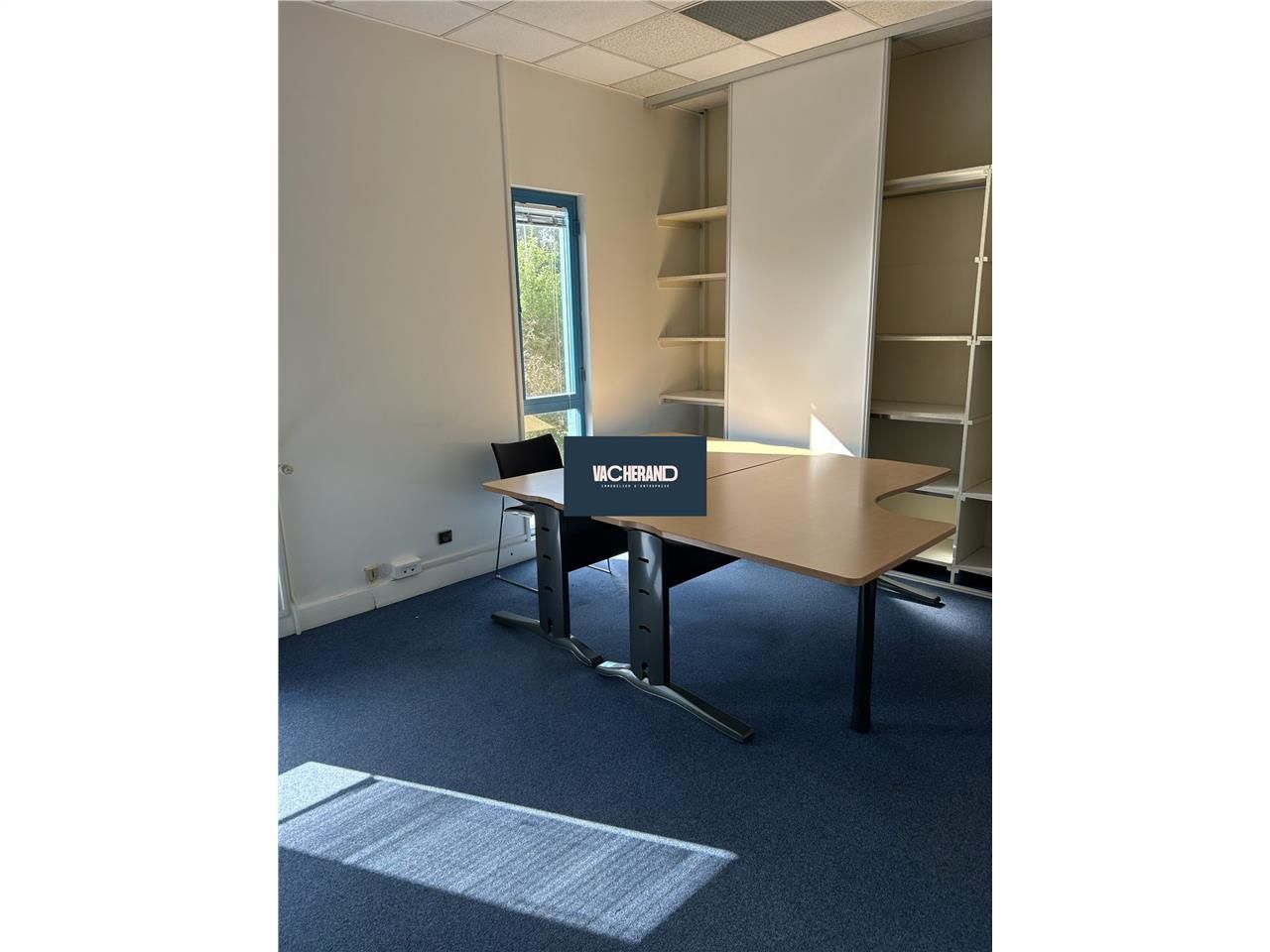 Location bureaux 360 m² à Templemars