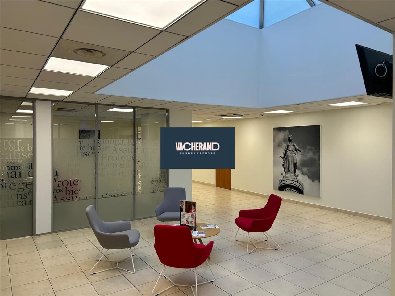 Location local commercial 570 m² à Lille