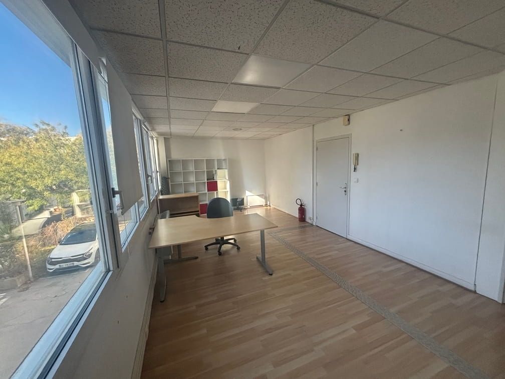 Location bureaux 80 m² non divisibles