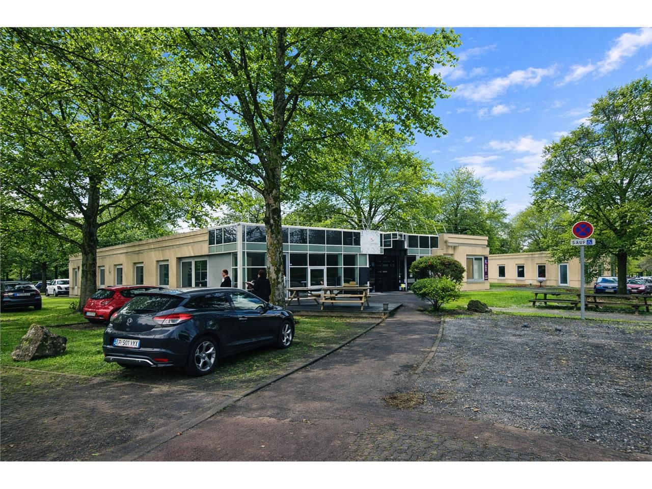 Vente local commercial 792.00 m² à PESSAC