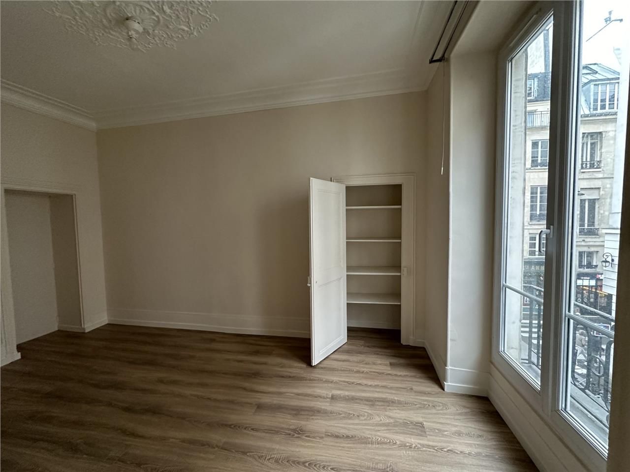 Location local 49 m² à Paris