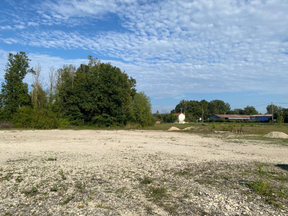 Location terrain 8000 m² non divisibles