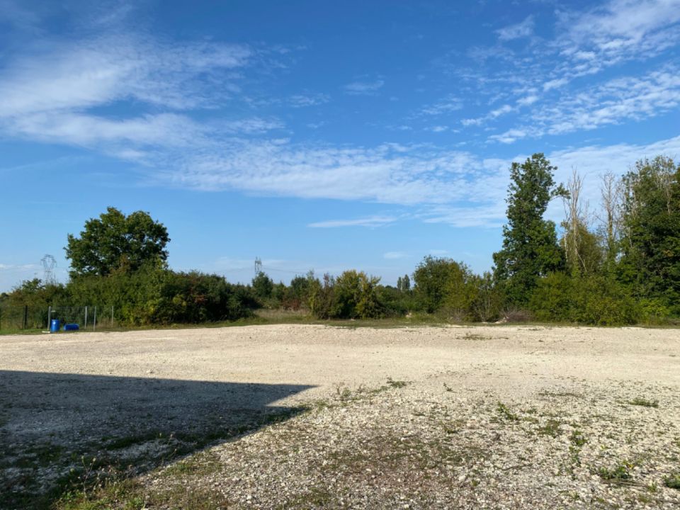 Terrain à louer de 8 000 m² à Migennes (89)