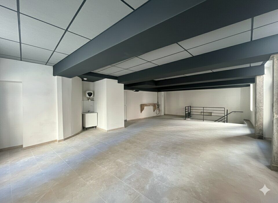 Valoris Real Estate vous propose un local commercial à louer, dans le Lyon 1er de 174 m².