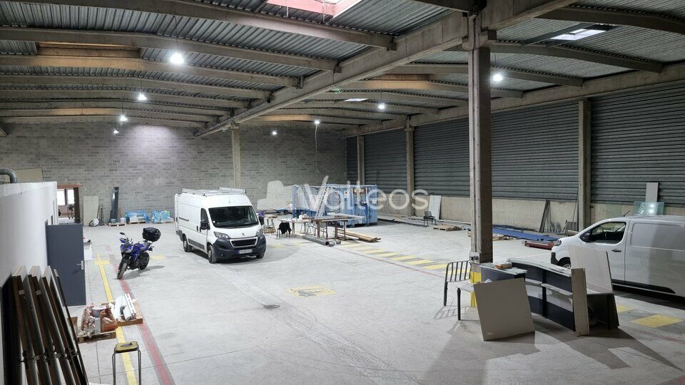 Location local d''activites 1220 m² non divisibles