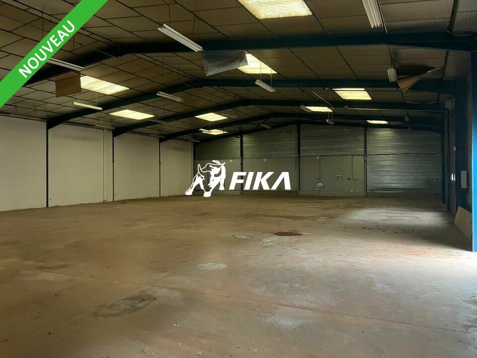 Vente local d''activites 1950 m² non divisibles