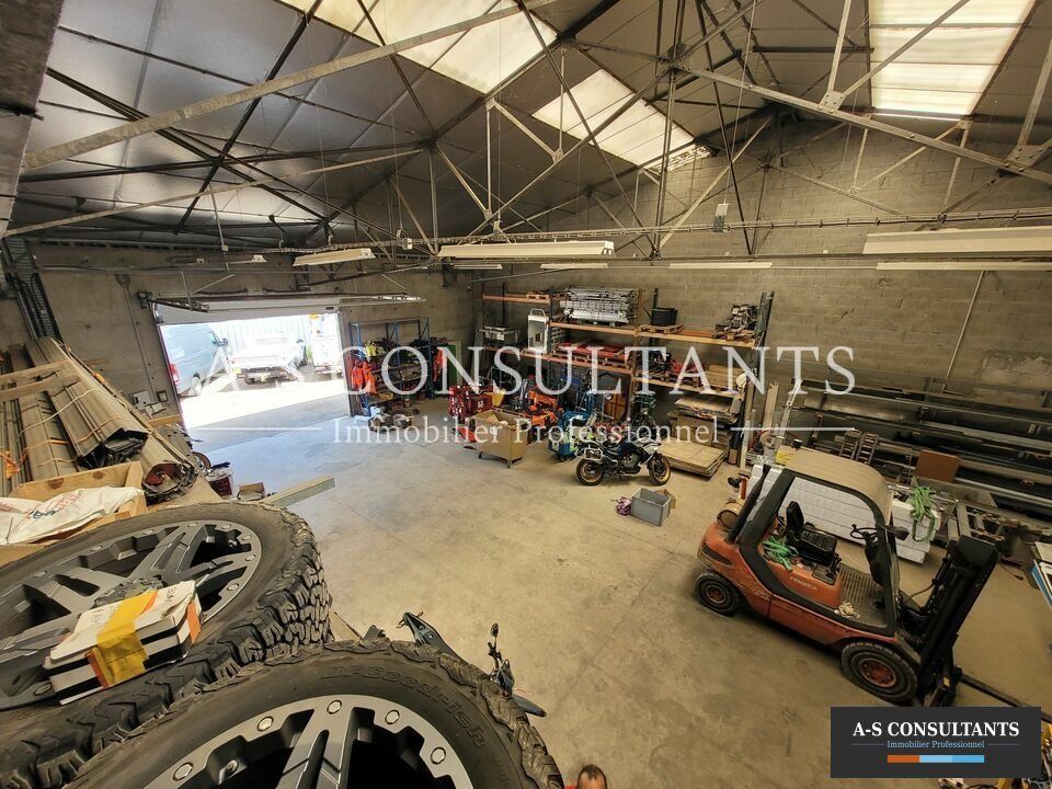 Location local d''activites 350 m² non divisibles