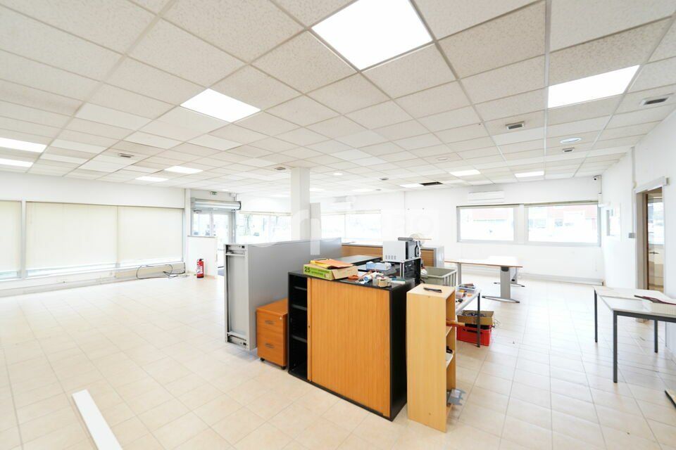 LOCAL COMMERCIAL A LOUER - 200 m² - CORBAS