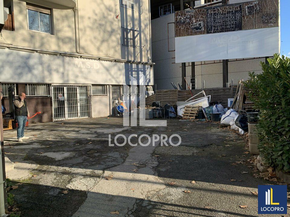 A VENDRE -  LOCAL D'ACTIVITÉ - 220 M2 + 2 APPARTEMENT LOUÉS - NICE